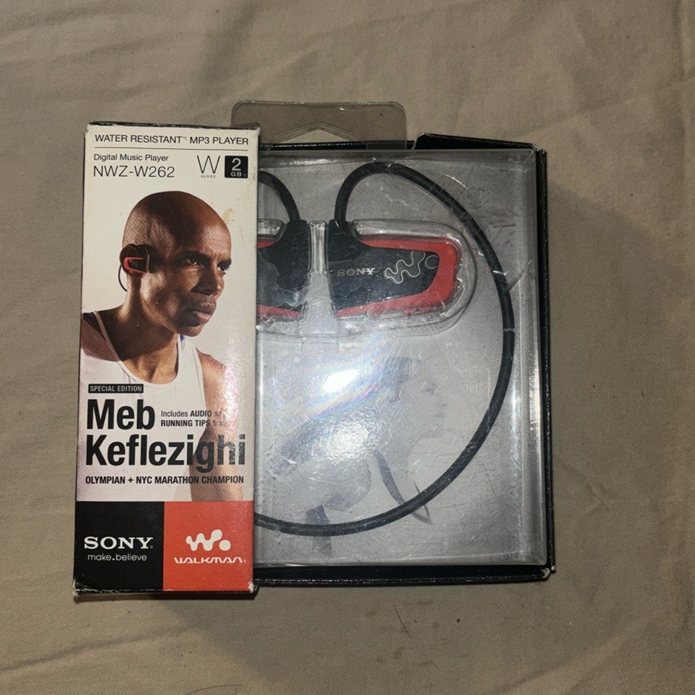 Sony Walkman NWZ-W262 Black/Orange 2GB Digital Media Player